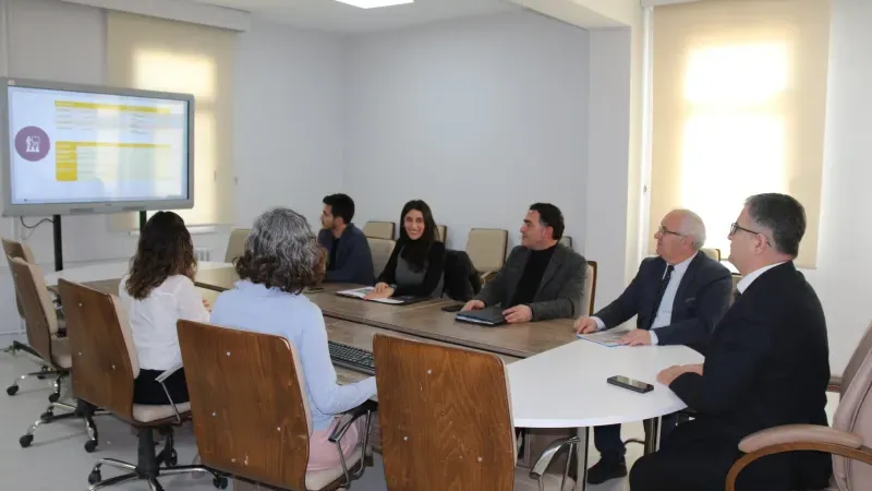 Bergama’da eğitimde başarı grafiği yükseliyor. Ulus: “Daha güçlü eğitim için çalışıyoruz”