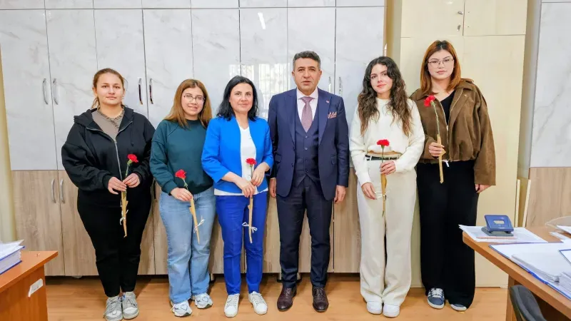 Konak İlçe Milli Eğitim Müdürü Karabulut Kadın Personelin 8 Mart Dünya Kadınlar Gününü Kutladı