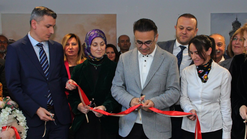 İzmir İl Millî Eğitim Müdürü Dr. Ömer Yahşi “Sanatın Diliyle Değerlerimiz” Sergisinin Açılışını Yaptı