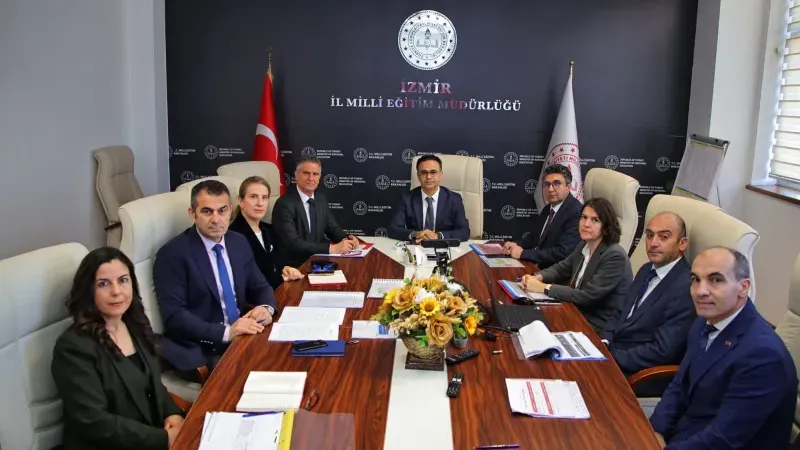 İzmir İl Millî Eğitim Müdürü Dr. Ömer Yahşi Karabağlar ilçe yöneticileriyle buluştu