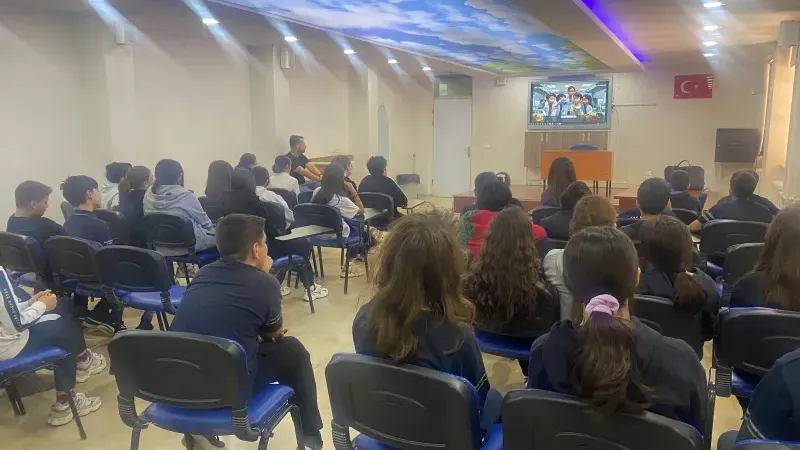 İzmir’de Bilim Rüzgarı: Gençler TÜBİTAK ile Geleceğe Hazırlanıyor