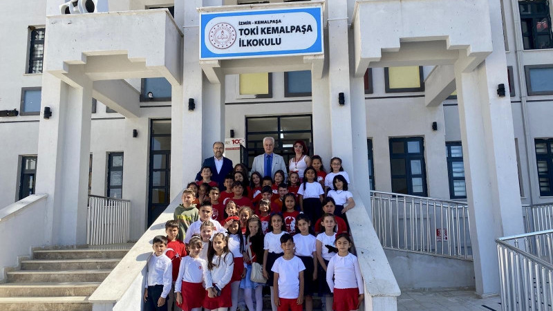 Kemalpaşa’da eğitime yakın takip: İlçe Müdürü Ogün Derse sahada