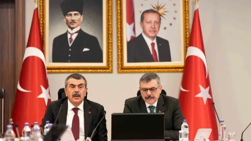 Milli Eğitim Bakanı Yusuf Tekin 81 ilin il milli eğitim müdürleri ile çevrimiçi toplantı gerçekleştirdi