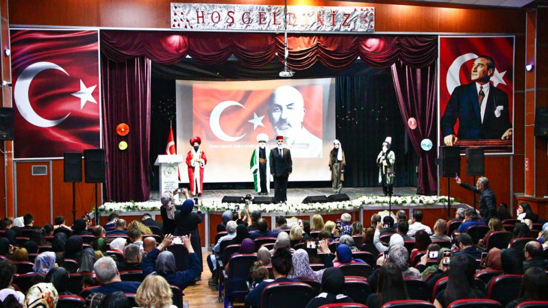 İzmir’de İmam Hatip Okulları Yabancı Dil Şenliği düzenlendi