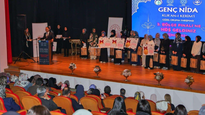 Genç Nida Kur’an-ı Kerim’i Güzel Okuma Yarışması 3. Bölge Finali İzmir’de yapıldı