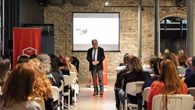 İzmir’de öğretmenler akademi etkinliklerinde bir araya geldi