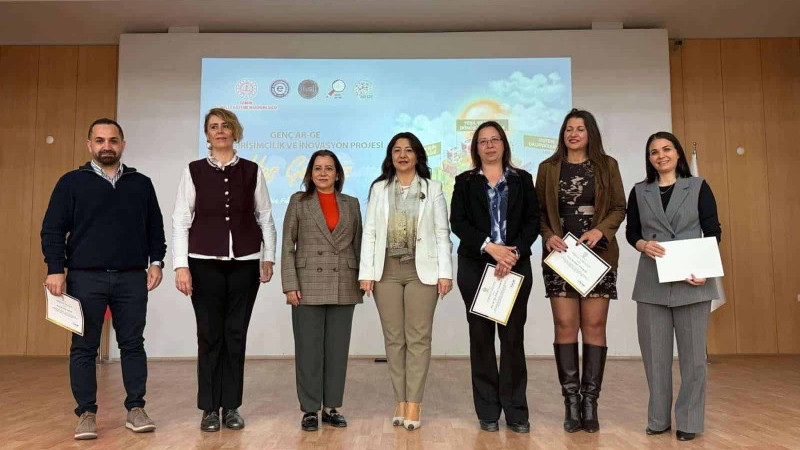 İzmir İl Millî Eğitim Müdürlüğü tarafından yürütülen girişimcilik ve inovasyon eğitimleri hız kesmiyor