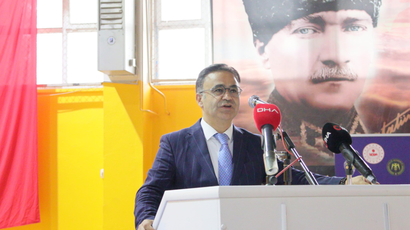 İzmir İl Milli Eğitim Müdürü Yahşi, 23 Nisan mesajı yayımladı