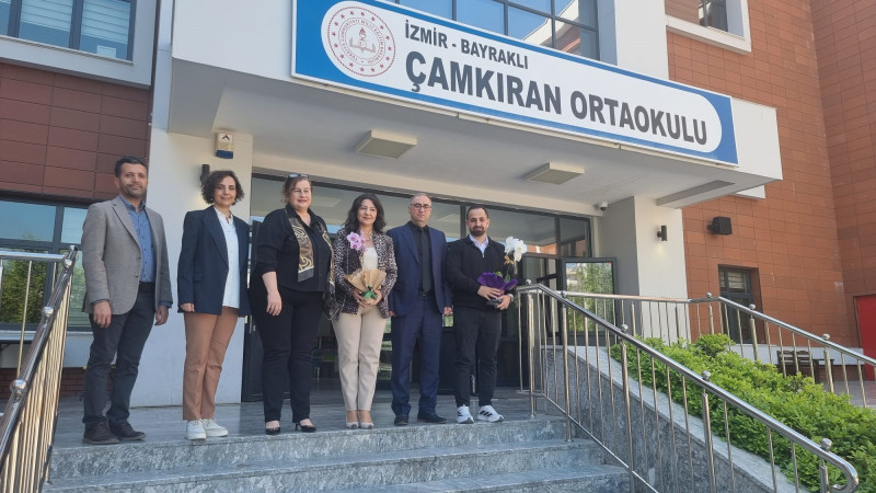 İzmir’de Velilere “Dijital Çağda Bilinçli Ebeveynlik” Semineri