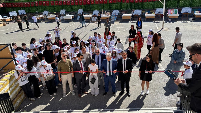 İzmir’de TÜBİTAK 4006 Bilim Fuarları sürüyor