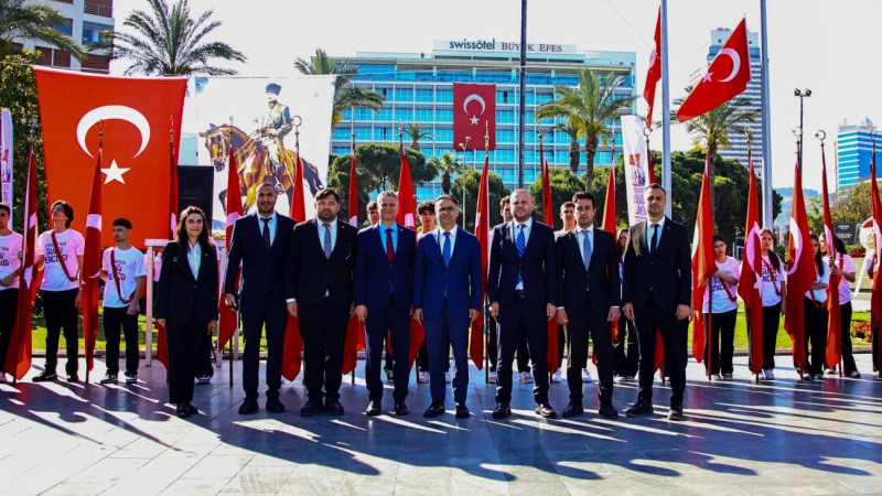 Dr. Ömer Yahşi Öğrencilerle Bayram Sevincini Paylaştı