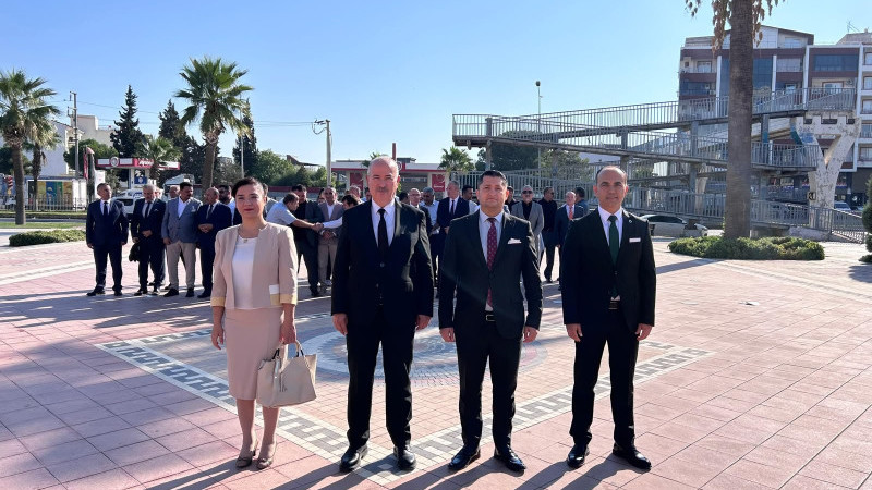 Torbalı’da yeni eğitim yılı için İlköğretim Haftası töreninde Kadir Kadıoğlu Atatürk Anıtı’na çelenk sundu