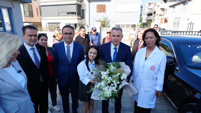 İzmir’de İlköğretim Haftası coşkusu: 60. Yıl Anadolu Lisesi açıldı
