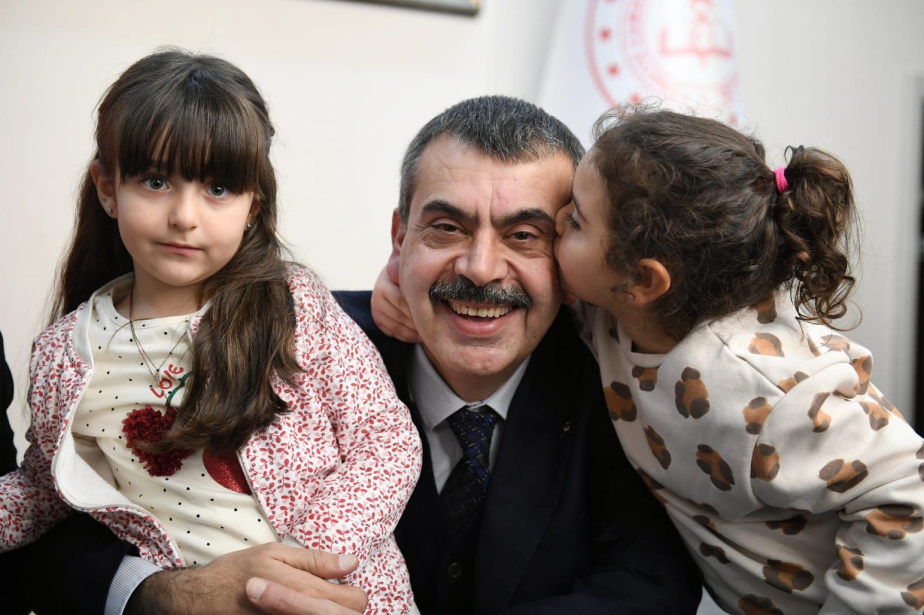 Bakan Yusuf Tekin anaokulu öğrencileri ile buluştu