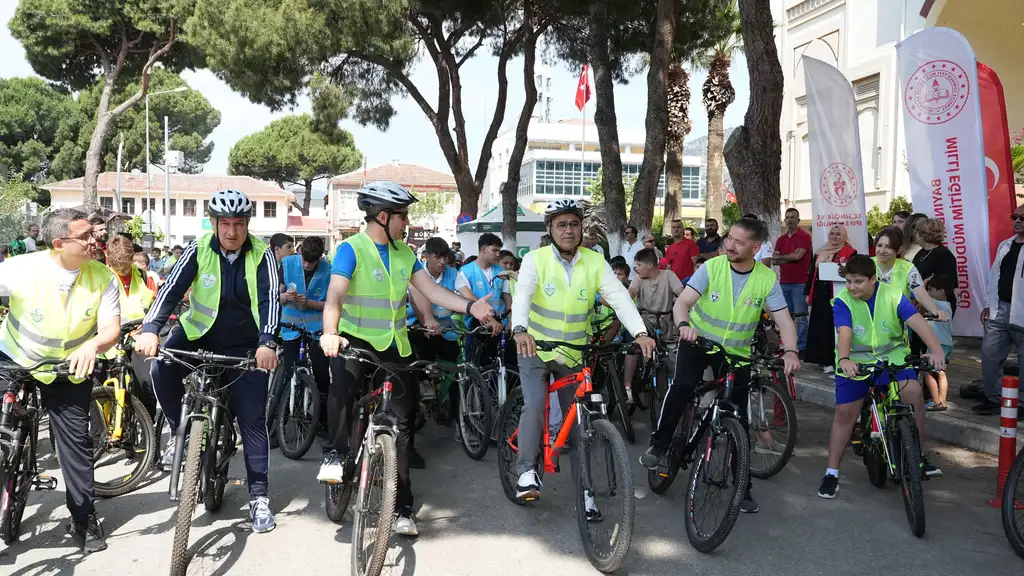 Dr. Ömer Yahşi, bağımlılıktan uzak bir gelecek için pedal çevirdi