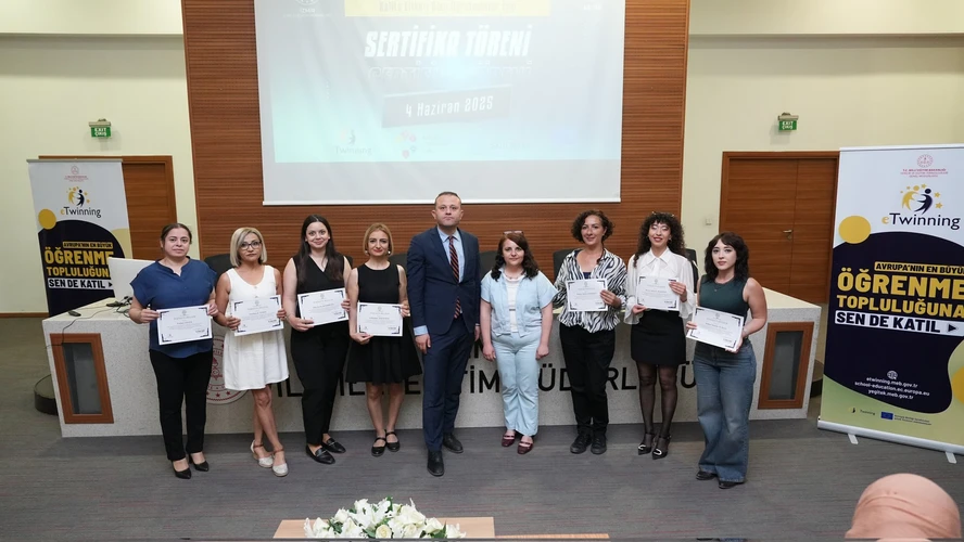 İzmir'de eTwinning Hackathonu Sertifika Töreni gerçekleştirildi