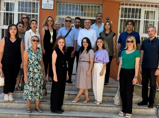 Gaziemir İlçe Milli Eğitim Müdürü Erhan Atilla'dan Aslanlar Ortaokulu’na ziyaret