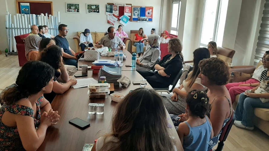 Kemalpaşa'da eğitim ziyaretleri: Müdür ve şube müdürleri okullarda öğretmenlerle buluştu