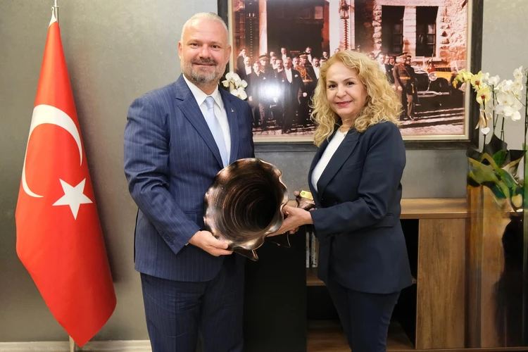 Menemen Belediye Başkanı Pehlivan'dan İlçe Millî Eğitim Müdürü Özer’e hayırlı olsun ziyareti