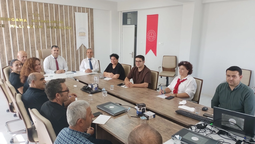 Bergama’da 2025-2026 eğitim öğretim yılı değerlendirme toplantısı gerçekleştirildi