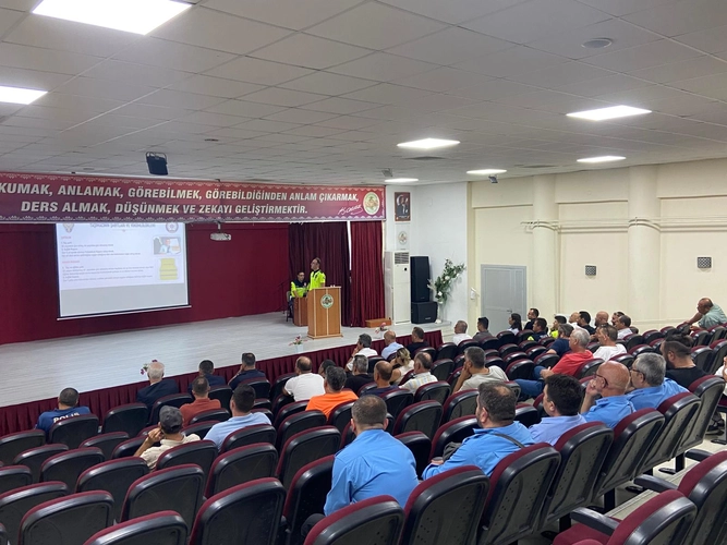 Kemalpaşa'da taşımalı eğitim servis şoförlerine bilgilendirme semineri düzenlendi