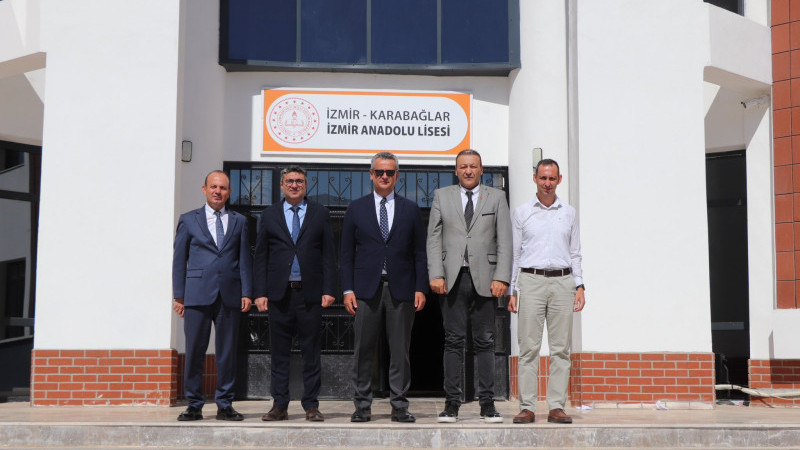 Yüzbaşıoğlu'ndan İzmir Anadolu Lisesi’nde eğitimde yeni dönem için inceleme ziyareti