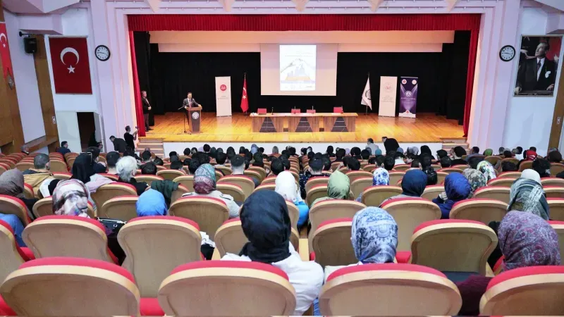 “Uluslararası Modern Dönemde Aile Çalıştayı” Dokuz Eylül Üniversitesi’nde Gerçekleştirildi