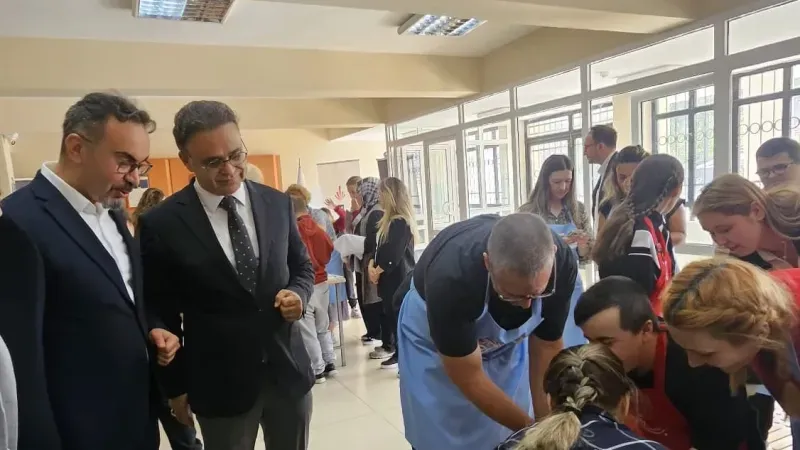 İzmir İl Milli Eğitim Müdürü Dr.Ömer Yahşi, Özel Eğitim Okulunu Ziyaret Etti