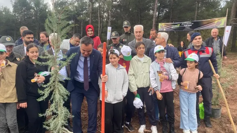 Kemalpaşa’da “Geleceğe Nefes” İçin Fidanlar Toprakla Buluştu
