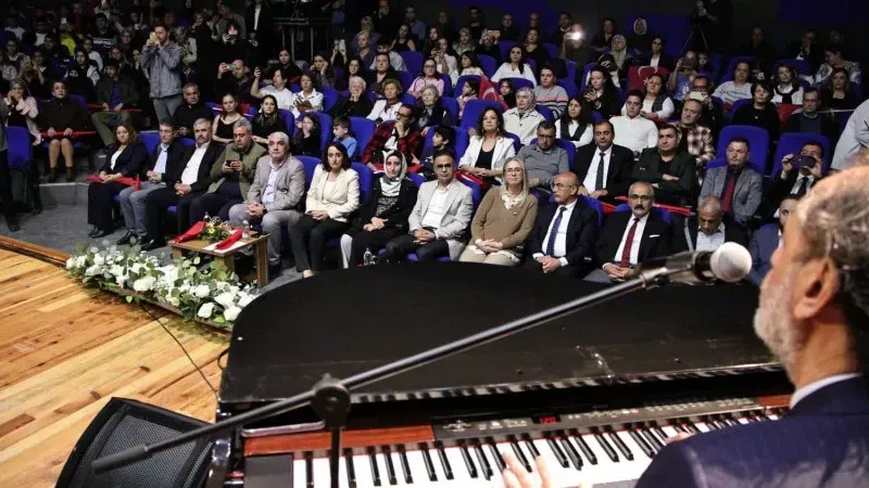 Dr. Yahşi: “Sanat İzmir’in kimliğinde, gençlerimizin ruhunda yaşıyor”