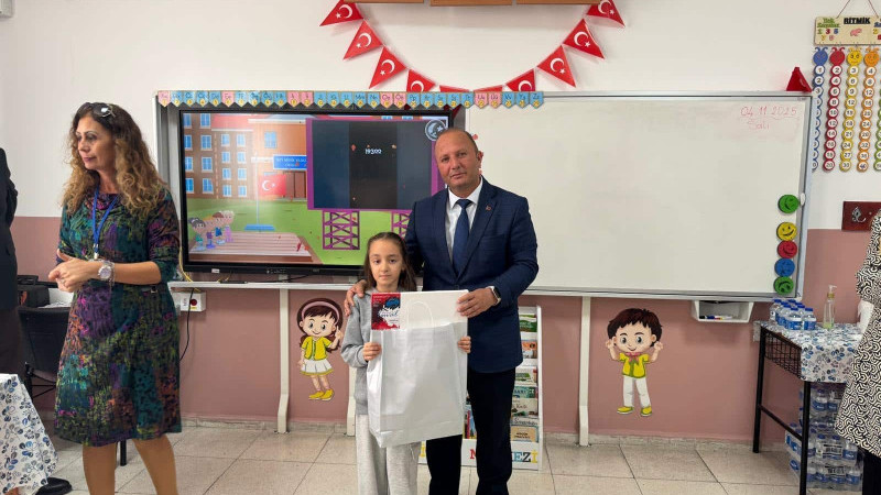 Karaburun’da Kaymakam Kızılkaya’nın Söz Verdiği Hediyeler Öğrencilere Ulaştırıldı