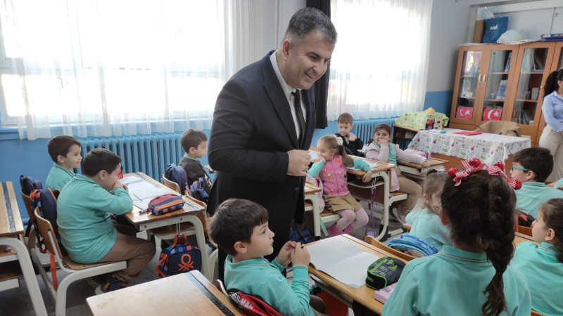 Bergama İlçe Milli Eğitim Müdürü Ekrem Ulus’tan 100. Yıl İlkokuluna Ziyaret