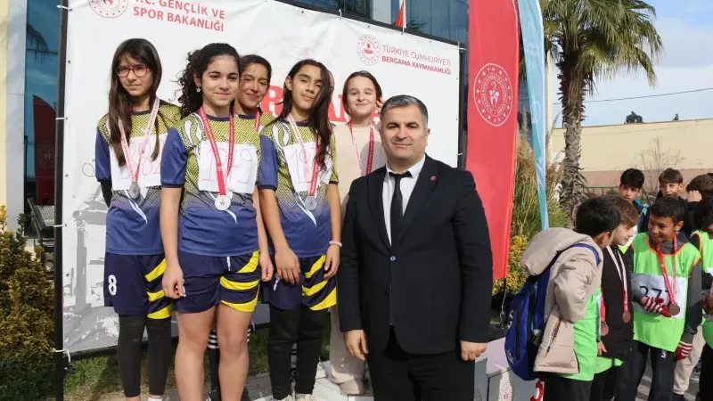 ULUS, Atatürk Yol Koşusu’nda Dereceye Giren Sporcuları Ödüllendirdi