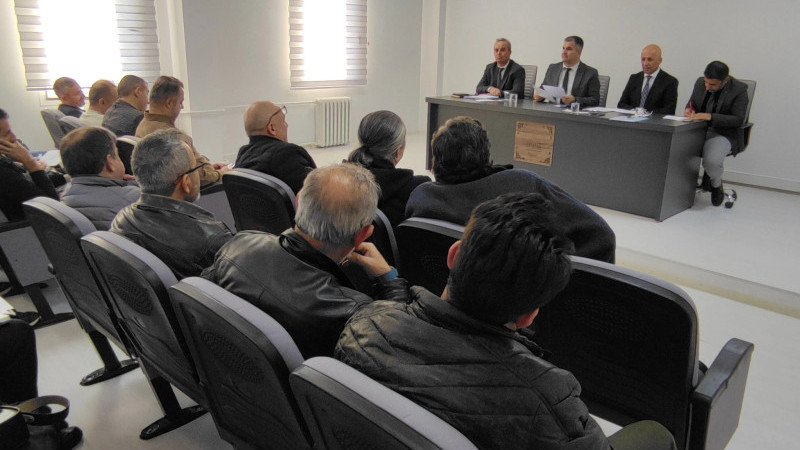 Bergama'da Ekrem Ulus başkanlığında okul müdürleri ile yıl sonu toplantısı