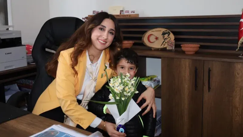 Karaburun Kaymakamı Kızılkaya'dan Anaokulu ve Lise ziyaretleri