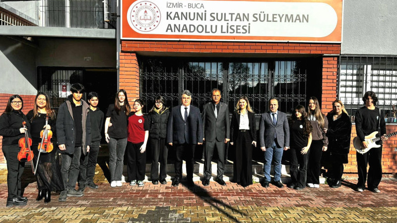 Buca'da öğrencilere sanat ve sosyal fırsatlar sunan yeni alanlar açıldı