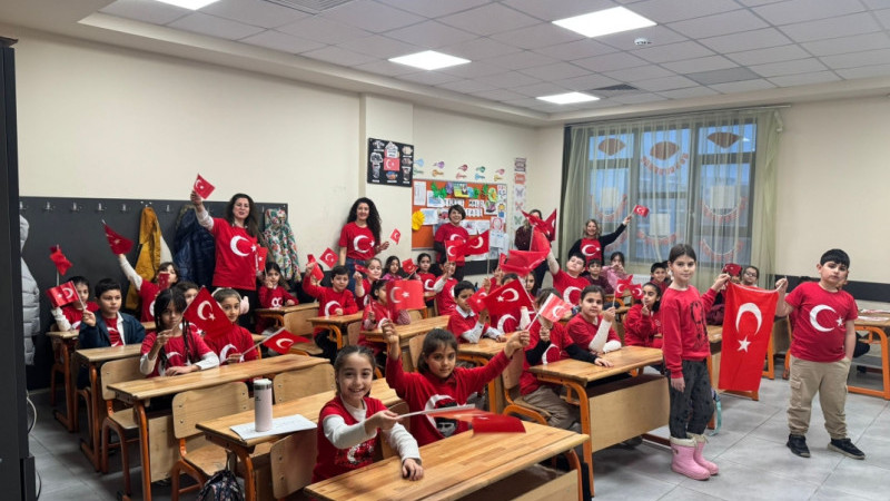 Gaziemir’de ikinci dönem umut ve bayrak sevgisiyle başladı