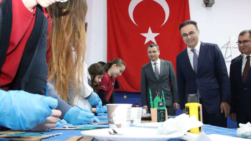 İzmir İl Millî Eğitim Müdürü Dr. Ömer Yahşi'nin iderliğinde Güçlü Nesiller Yetişiyor