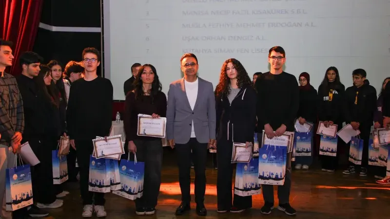 Menderes'ten Tarihi Başarı ve Tarihi Gurur: Menderes İzmir Fatma Ramazan Büküşoğlu Anadolu Lisesi Şampiyon