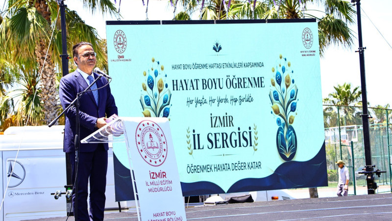 Ömer Yahşi Aliağa’da Hayat Boyu Öğrenme Sergisinin Açılışını Yaptı