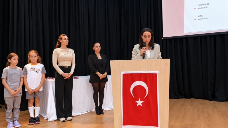 Narlıdere İlçe Millî Eğitim Müdürü Zeynep Başdaş, İZOP İlçe Finali’ne katıldı