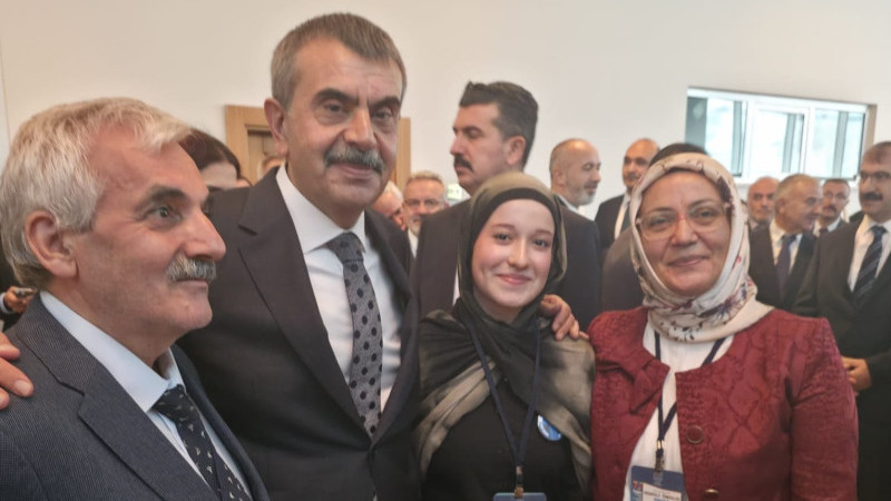 İzmir Kız Anadolu İmam Hatip Lisesi Türkiye üçüncüsü oldu