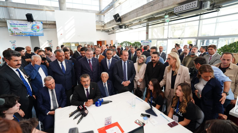 Ömer Yahşi liderliğinde İzmirli gençler geleceğe yön verecek çözümler geliştirdi