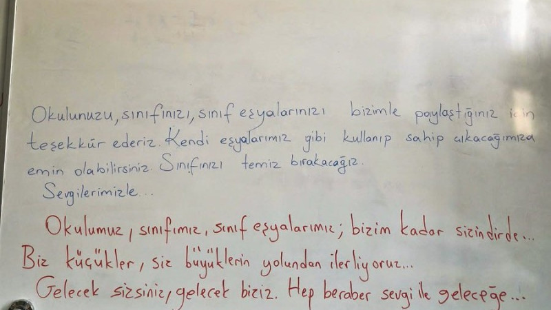 Karabağlar Öğretmenler ve Şeker Mevhibe Ortaokulu öğrencilerine sevgi dolu karşılama
