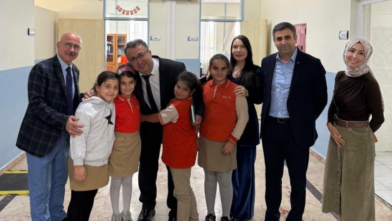 Menderes İlçe Milli Eğitim Müdürü Yusuf Yılmaz’dan Menderes Gazi İlkokuluna ziyaret