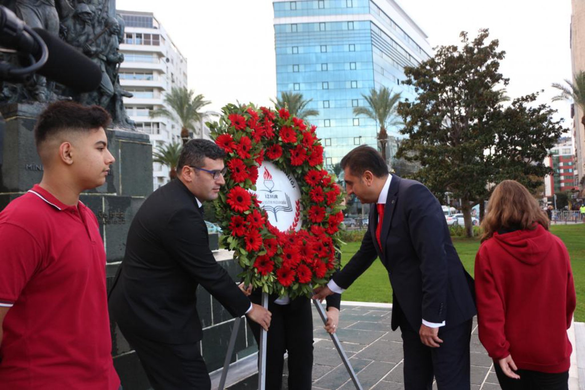 İzmir İl Milli Eğitim Müdürlüğü 24 Kasım Öğretmenler Günü'nü Kutladı