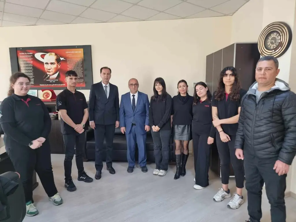 Çiğli'nin Genç Sporcuları Muay Thai ve Boks Şampiyonalarından Altın Madalya ile döndü