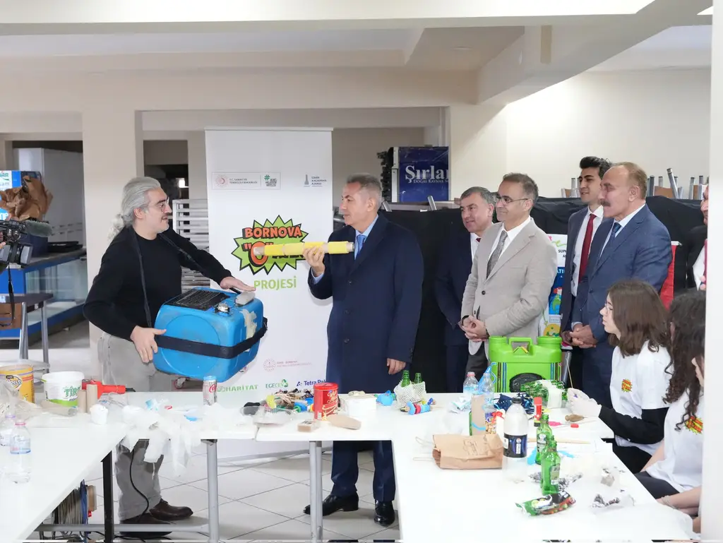 İzmir Valisi ve İl Millî Eğitim Müdürü, Sıfır Atık Projesi için bir araya geldi