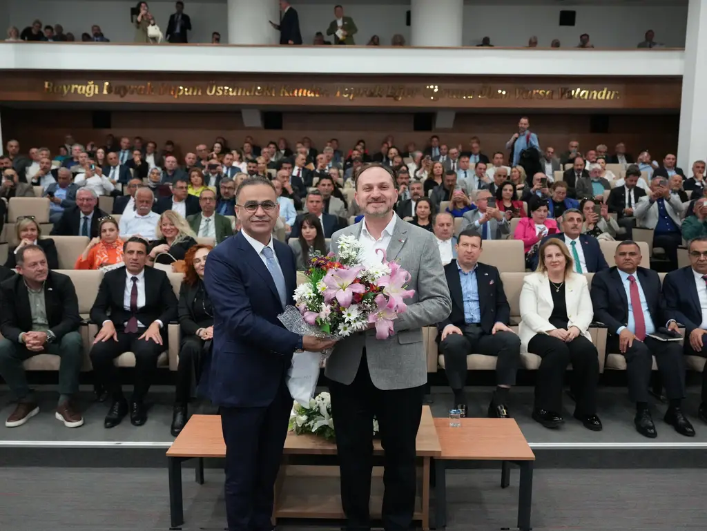 İzmir'de Yeşilay öncülüğünde eğitimde ekip ruhu konuşuldu