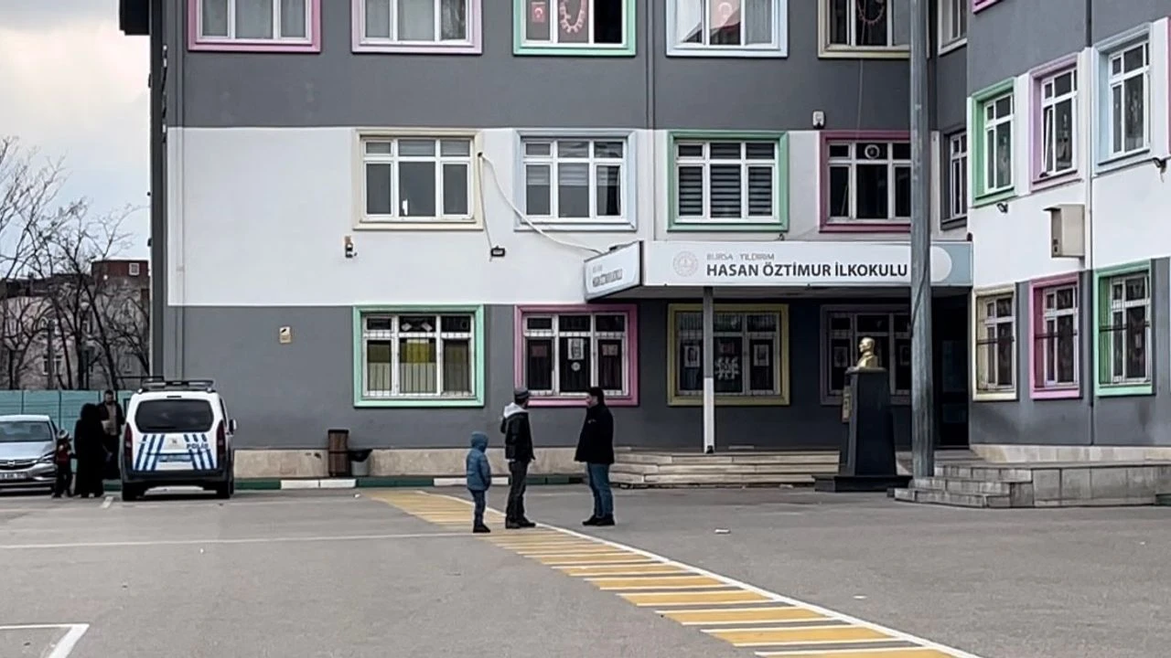 Öğretmenin ikram ettiği ekler, 14 öğrenciyi zehirleyerek hastanelik etti